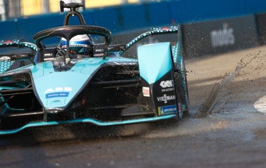 Jaguar prägt das zweite Formel-E-Rennen in New York. Sam Bird gewinnt – und übernimmt die WM-Führung. - Das ist Sam Bird