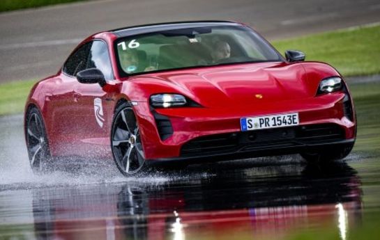 Die erste batterieelektrische Modellfamilie von Porsche ist vollständig. - Ein neuer Zauber