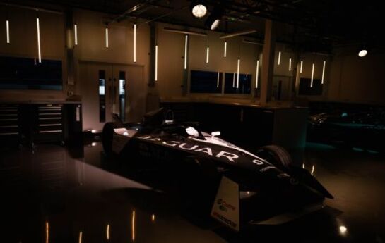 Exklusiv: Motorprofis.at besuchte die neue Fabrik des Formel-E-Erfolgsteams Jaguar TCS in England. - Zu Gast in Jaguars Geheimlabor des Erfolgs