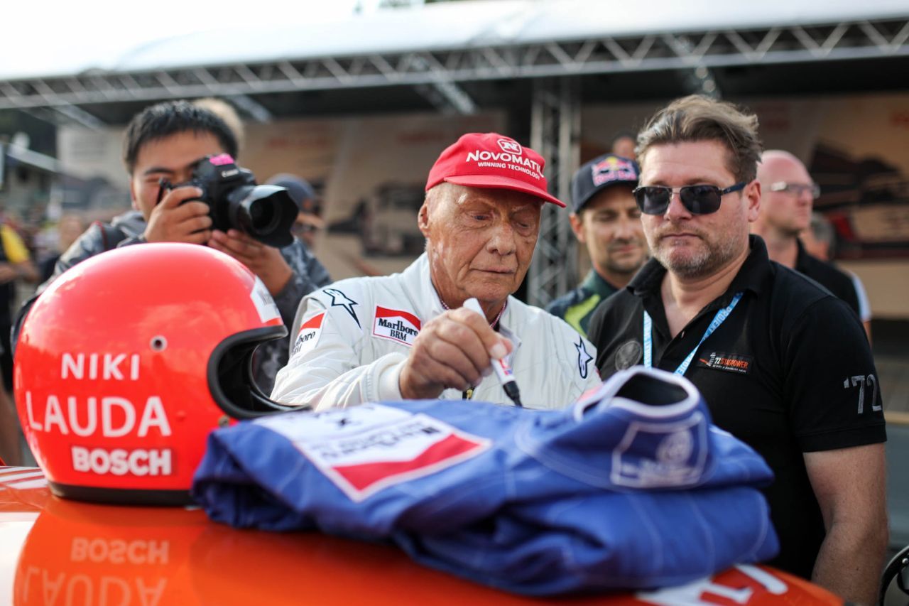 Niemand anderer hat so eine Sportgeschichte geschrieben. Und da Schwarzenegger seinen Pass zurückgegeben hat, ist Niki Lauda heute der berühmteste lebende Österreicher.