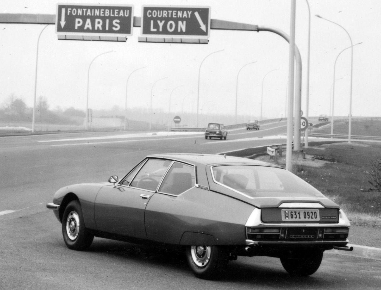 Citroën erkannte, dass die Tropfenform das Tempo steigert und den Verbrauch reduziert. Heute nutzen Eco-Modelle wie Prius und Ioniq diese Aerodynamik.