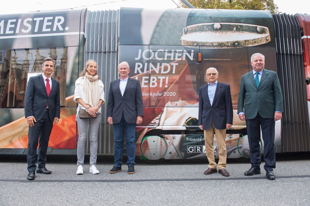 Die Straßenbahn im Jochen-Rindt-Design ist in Graz bereits unterwegs.