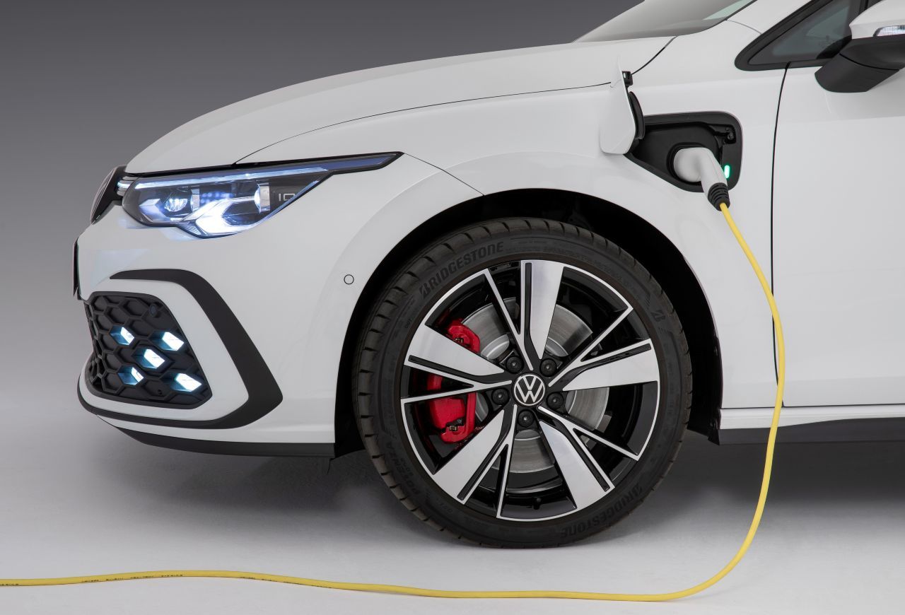 Das Plug-in-Hybrid-System kommt auf 245 PS und 400 Newtonmeter.