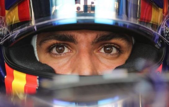 Carlos Sainz junior gilt als der haushohe Favorit auf den Vettel-Job bei Ferrari. Die wichtigsten Fakten zum Spanier. - Sainz folgt Vettel bei Ferrari