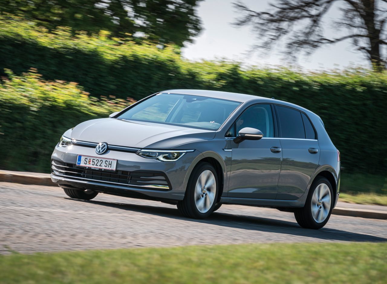 Der Fahrkomfort ist exzellent, und der Benziner ist auf Reisen ein kleines Sparwunder geworden – 5,4 Liter Autobahn-Verbrauch im Test.