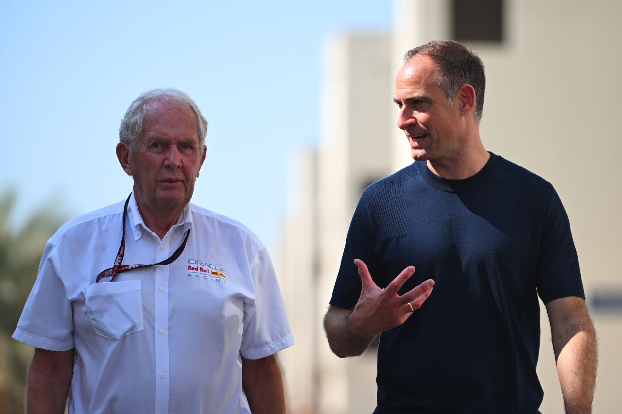 7. Dezember 2025, Abu Dhabi: Helmut Marko und Red-Bull-Boss Oliver Mintzlaff. Trennen sich die Wege jetzt?