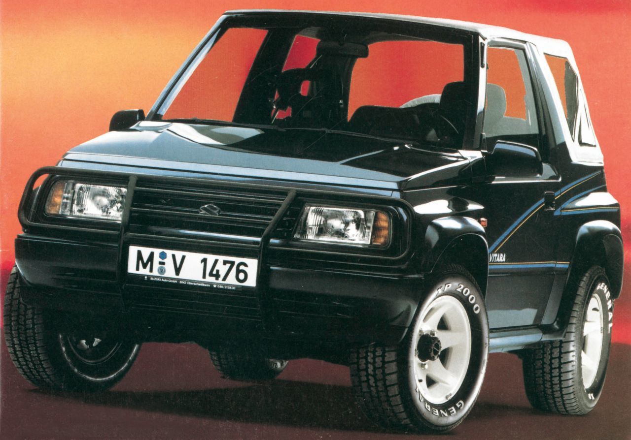 Ende der 80er folgt ein Suzuki, der heute als wahrer SUV-Pionier gilt. Weiterhin mit geländefähiger Technik, aber auch mit urbanem Look.