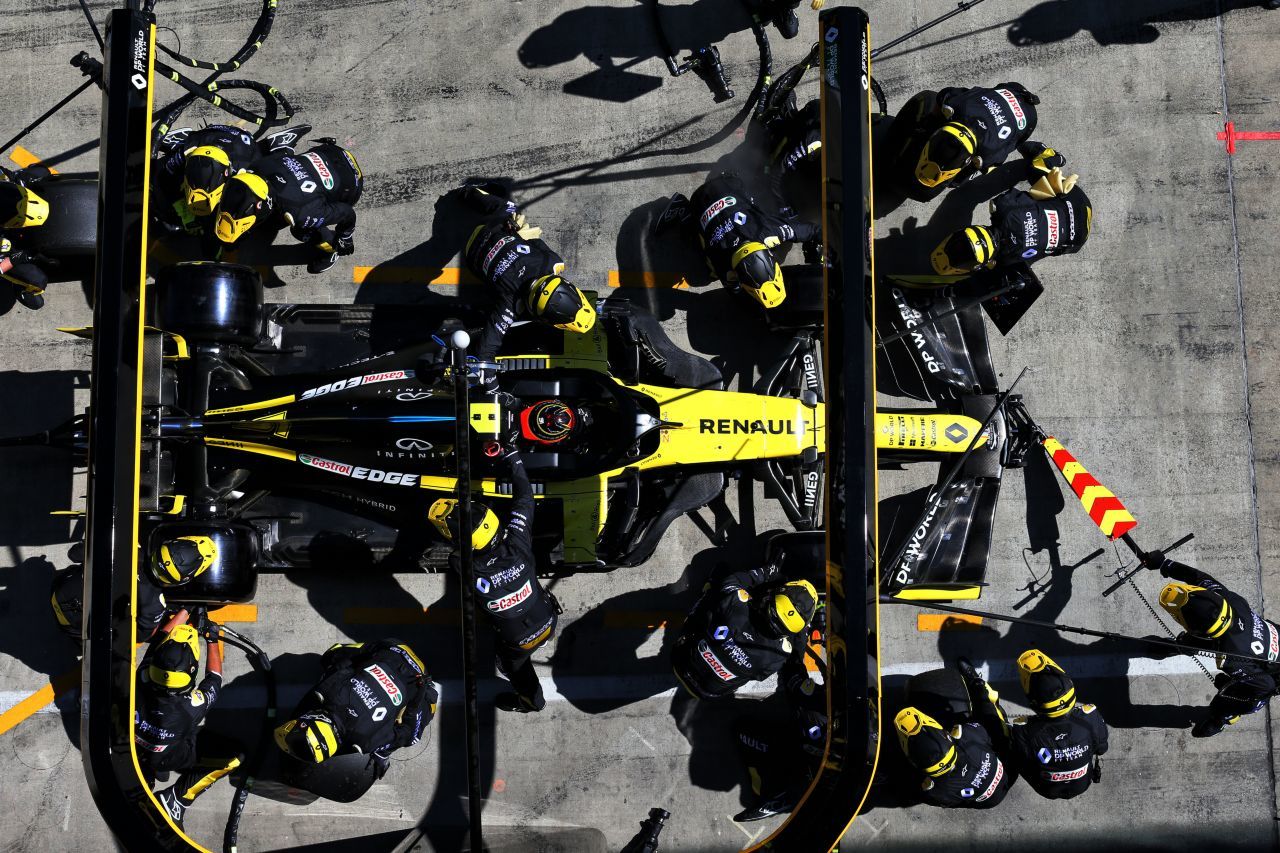 Boxenstopp vor dem Angriff: Lange war Renaults weiteres F1-Engagement fraglich – nun will man es mit ganzer Power weiter versuchen.