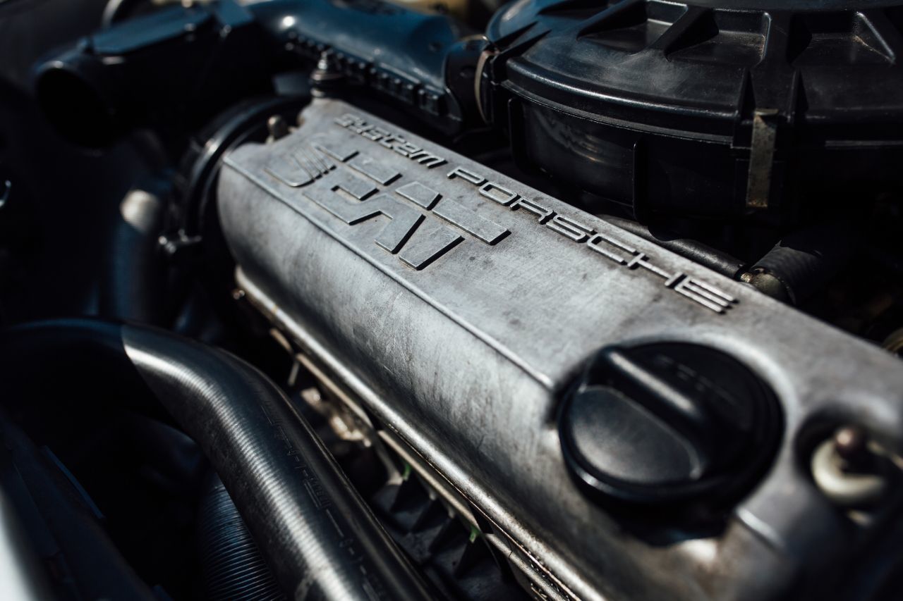 … deutsche Ingenieurskunst der neuen Partner: „System Porsche“ steht am Zylinderkopf. Seat forciert den Export, und der Ibiza ist bis heute sehr erfolgreich.