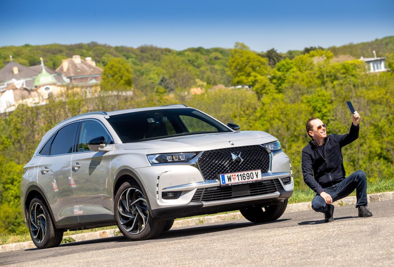 Fazit von Motorprofis-Tester Fabian Steiner: „Die aufladbare 300-PS-Allrad-Hybridvariante überzeugt mit souveränem Fahrstil. Eine Lademöglichkeit zuhause ist Pflicht, aber dann wird der Franzose tatsächlich zum Teilzeit-Elektroauto mit Langstrecken-Option. Hochwertige Machart, damit auch preislich attraktiv