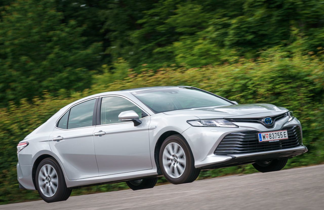 Zielgruppe Vielfahrer. Wer oft und lange im Auto sitzt, will die Gemütlichkeit des Camry nicht mehr missen. Und ging es zumindest so.