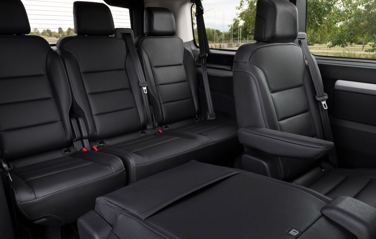 Opel bezeichnet den Innenraum des Zafira-e als „Lounge On Wheels“ – von familienfreundlichen bis zu businesstauglichen Varienten ist viel möglich.