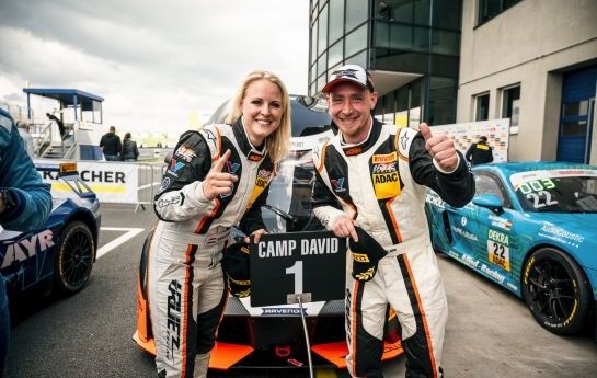 Reini Kofler fährt im KTM X Bow beruflich – und mit Erfolg, also von Podium zu Podium. Vor dem Saisonhöhepunkt am Nürburgring denkt er bei uns über seine Bewegung nach. - Reini Kofler, KTM-Ass