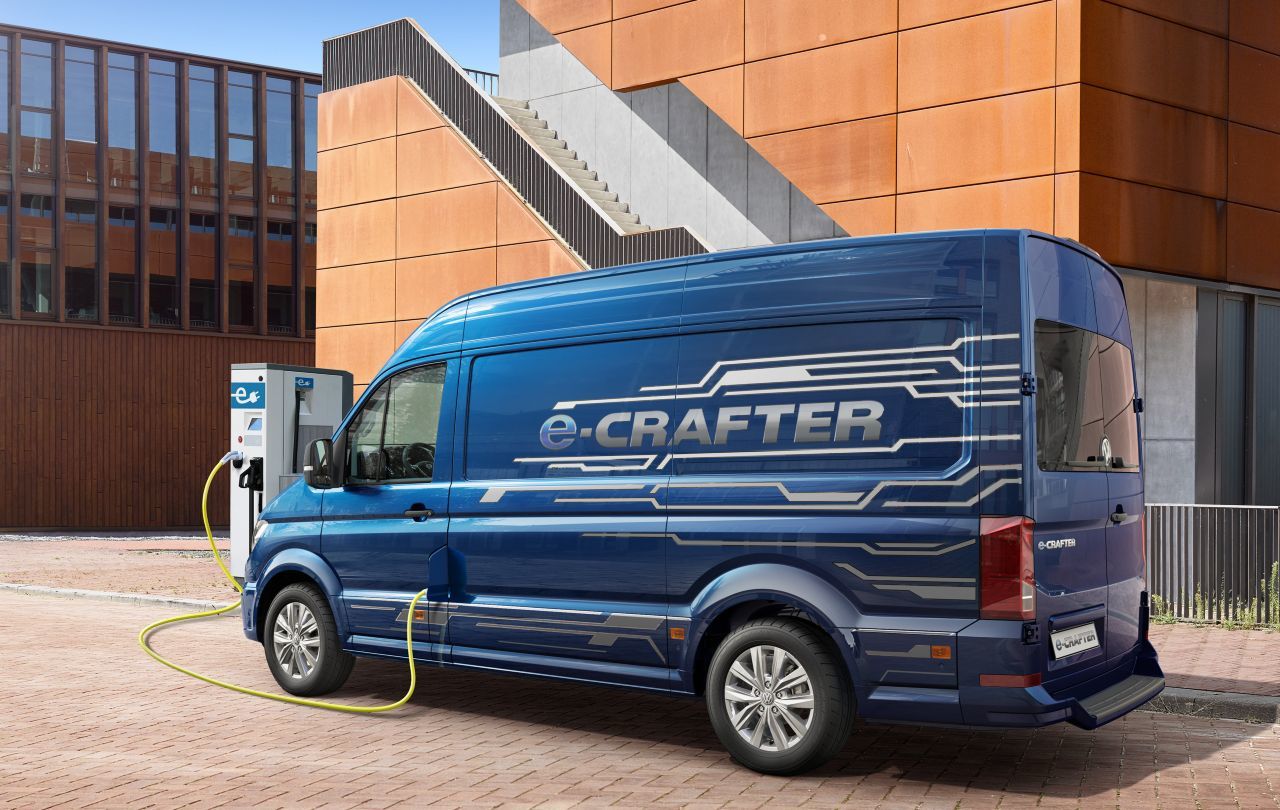 e-Crafter – ein Elektro-Riese für CO2-freie Lieferdienste. Ermöglicht Zuladungen von bis zu reiner Tonne.