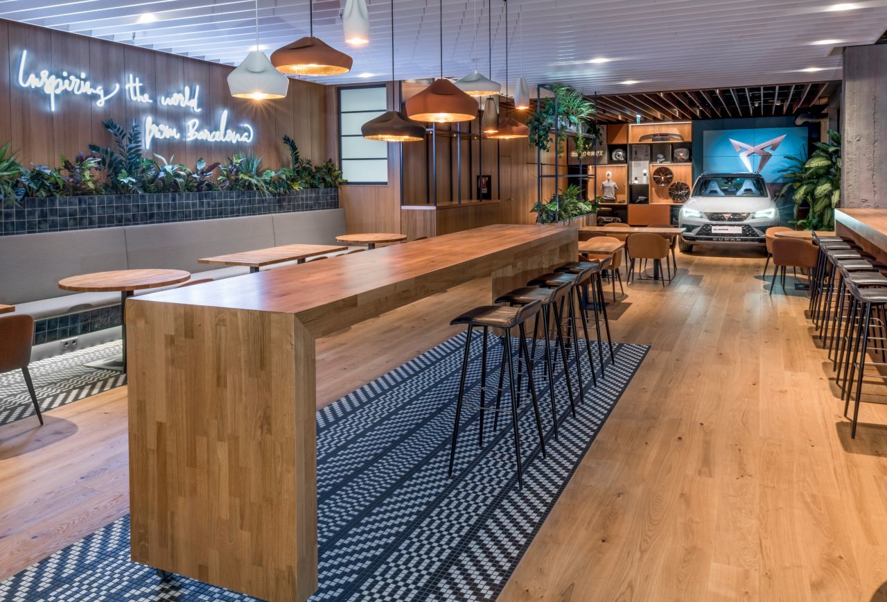 … sich Cupra in einer neuen Tapas Bar von Drei-Sterne-Koch Juan Amador.