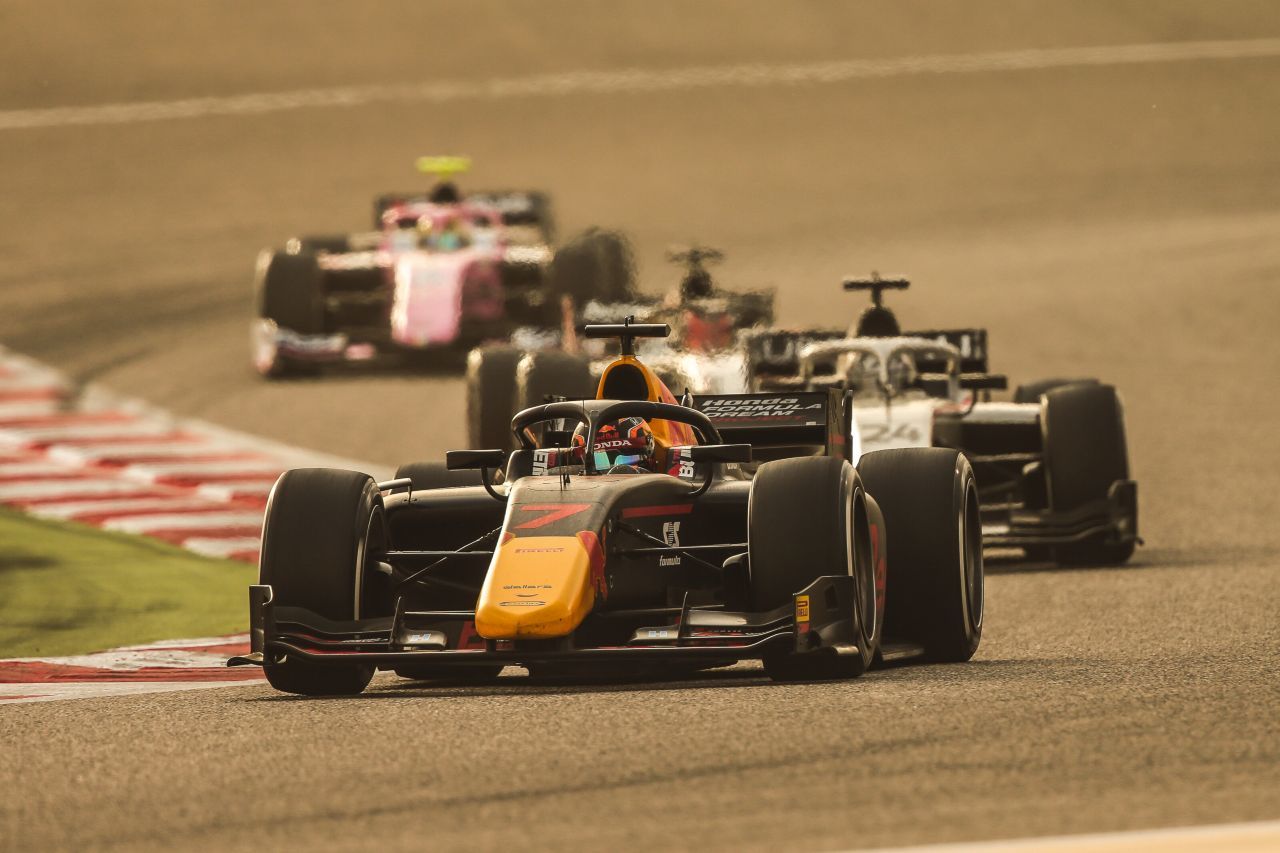 Bereits in der Formel 2 in Bahrain vorne: Yuji Tsunoda, Junior der Akademien von Red Bull und von Honda.