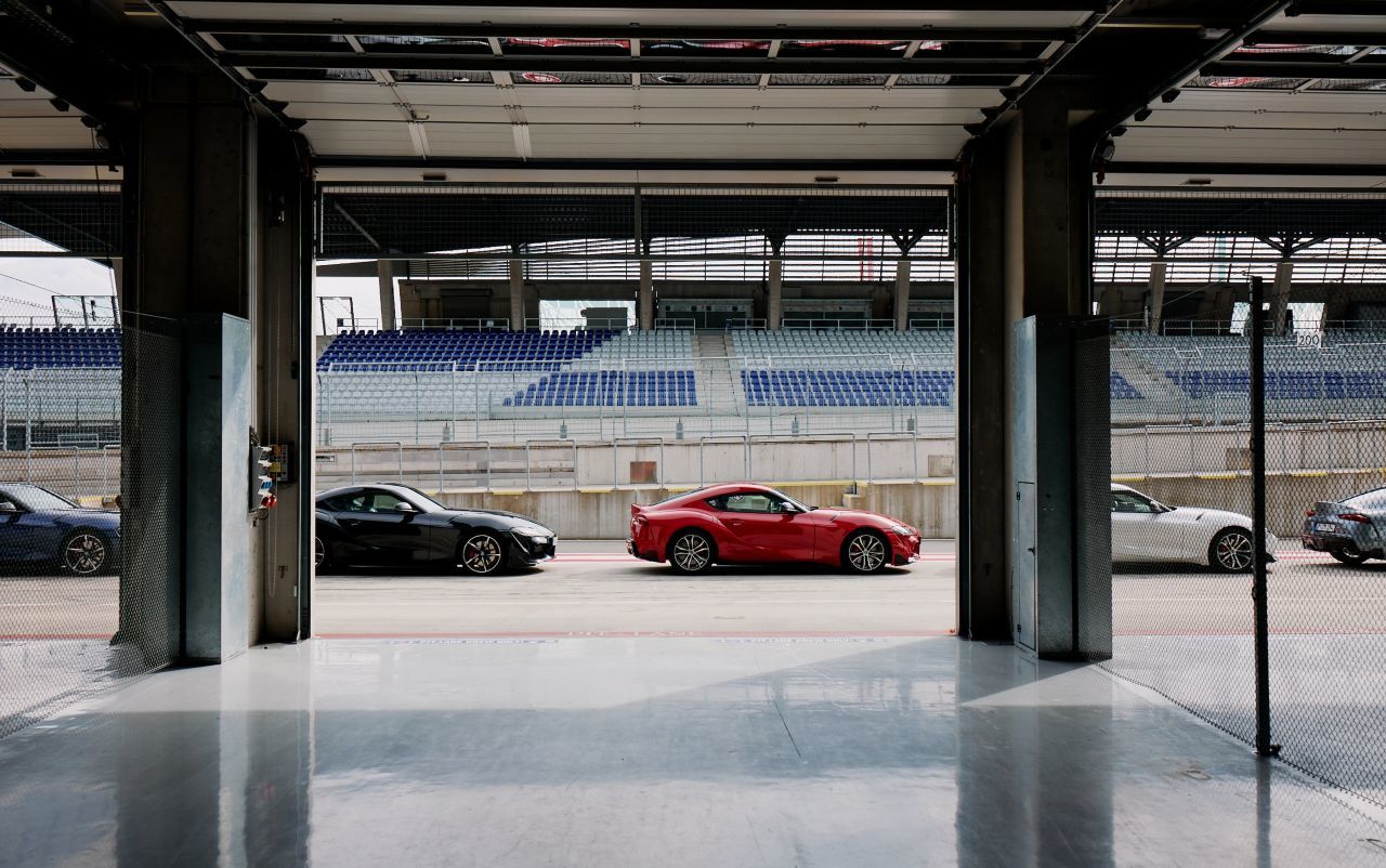 Toyota hat von Beginn an seine Sportabteilung Gazoo Racing mit dem Projekt beauftragt. Daher trägt die Supra-Generation Nummer sechs…