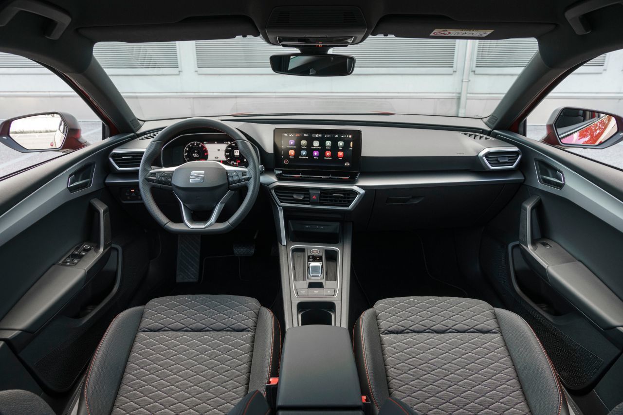 Seat eliminiert fast alle Knöpfe, selbst für die Verstellung von Temperatur und Radiolautstärke werden nur noch ebene Flächen berührt.