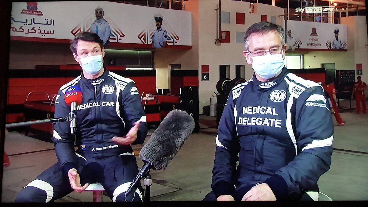 Helden bei der Grosjean-Rettung: Alan van der Merwe und Renn-Arzt Dr. Ian Roberts. (Screenshot von Sky)