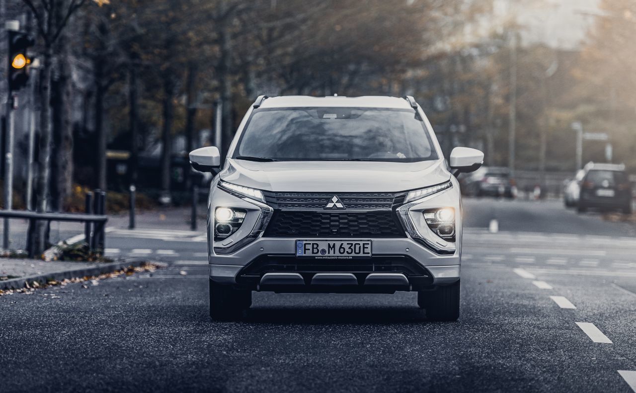 Im täglichen Nahverkehr wird der Eclipse Cross zum Elektroauto, er schafft im EV-Modus rund 45 rein elektrische Kilometer.