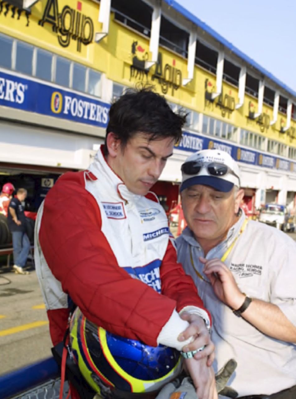 Walter Lechner mit Toto Wolff, der sowohl Schüler als auch Instruktor in der Walter Lechner Racing School war.