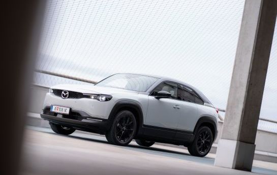 Mazda steigt mit einem erstaunlichen Auto in die Elektromobilität ein. - Neue Wege  sollst Du gehen