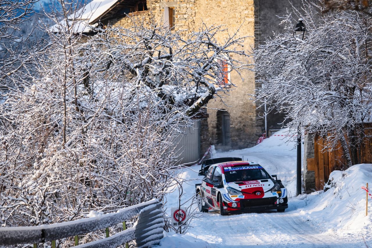 Schnee-Rallye: Sebastien Ogier (Toyota) ist bei der Rallye Monte Carlo eine Macht.