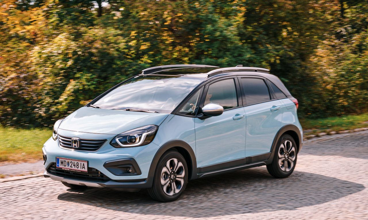 Das neu Hybridsystem kombiniert einen 1.5-Liter-Benzinmotor, eine kleine Lithium-Ionen-Batterie und einen innovativen Direktantrieb.