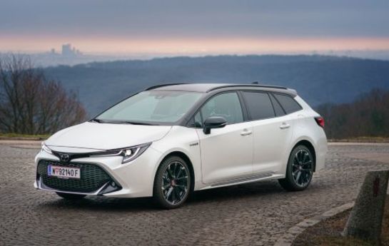 TEST: TOYOTA COROLLA TOURING SPORTS 2,0 HYBRID - Cooler Streber