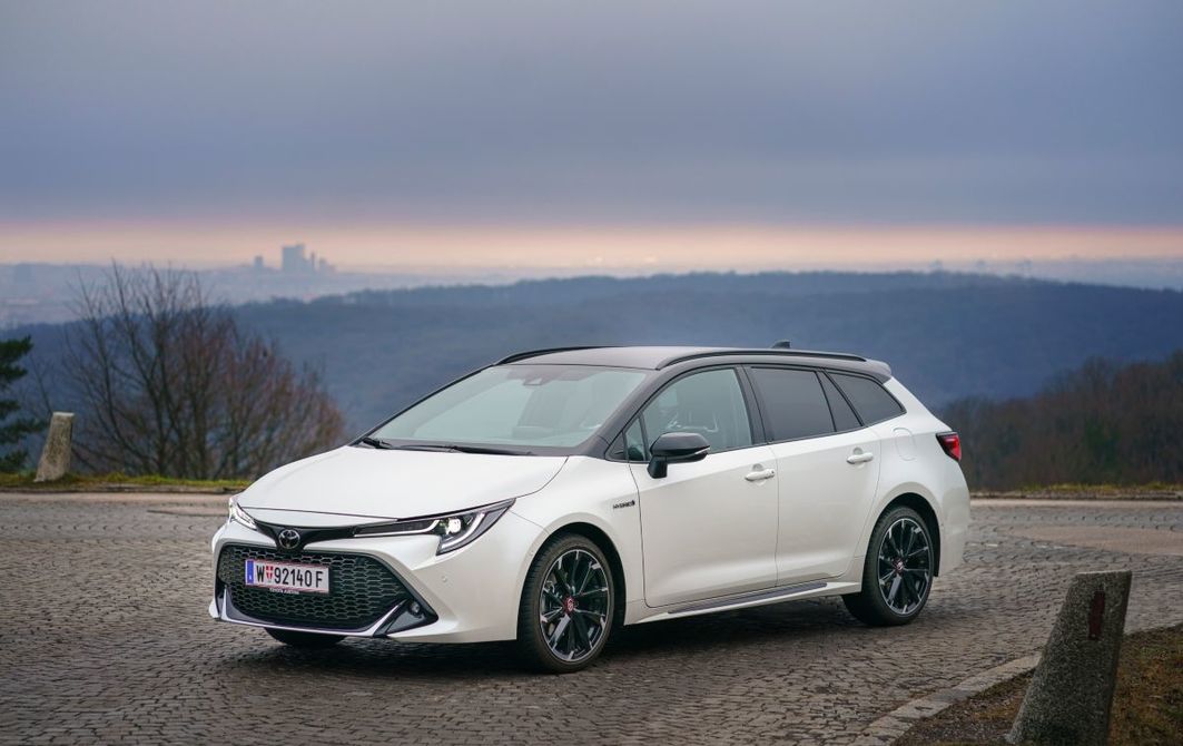 TEST TOYOTA COROLLA TOURING SPORTS 2 0 HYBRID Cooler Streber