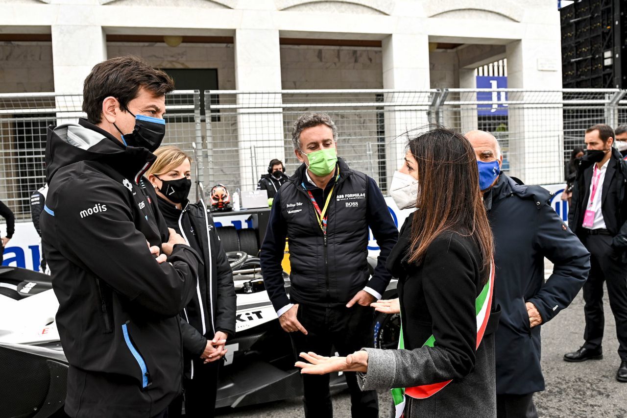 Toto und Susie Wolff mit Agag und der Bürgermeisterin.