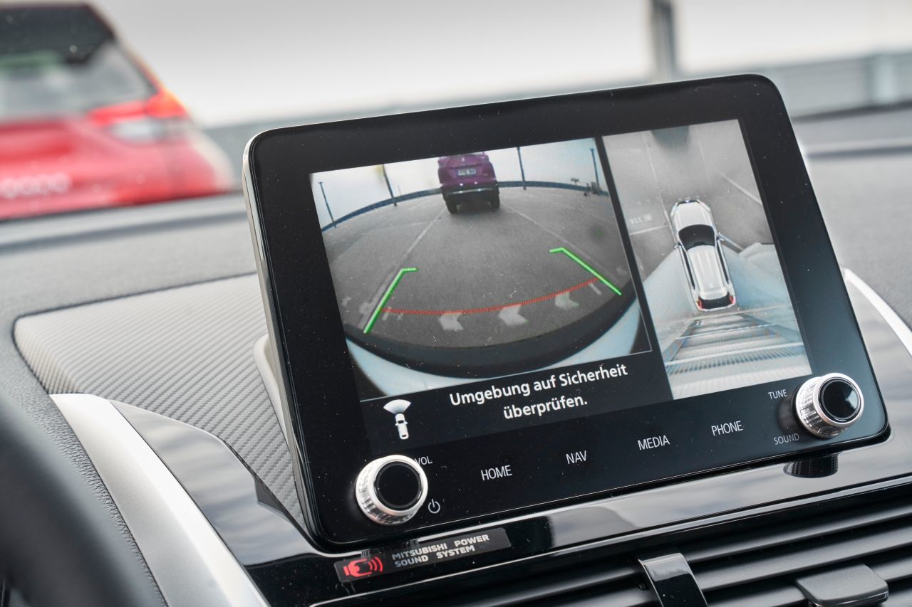 Multimedia-System mit 8-Zoll-Touchscreen, Apple Carplay und Android Auto.