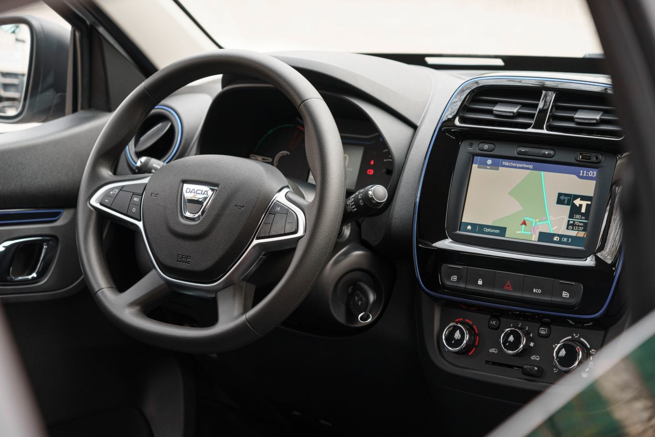 Bluetooth-Verbindung, Navigation, Einparkhilfe, Apple Carplay und Android Auto sind in der höchsten Ausstattung „Comfort Plus“ enthalten.