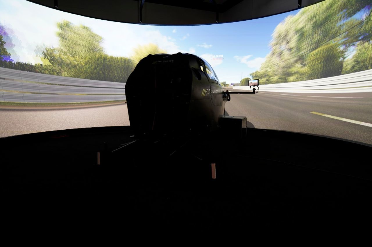 Simulator-Fahren ist bei den Peugeot-Piloten wie Paul di Resta, Jean-Eric Vergne und Co. das Gebot der Stunde.