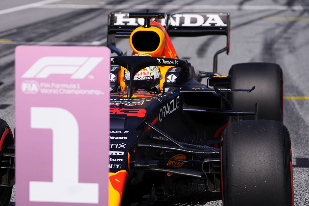 Die neue Nummer 1? Red Bull Honda freut sich über den vierten Sieg in Serie.