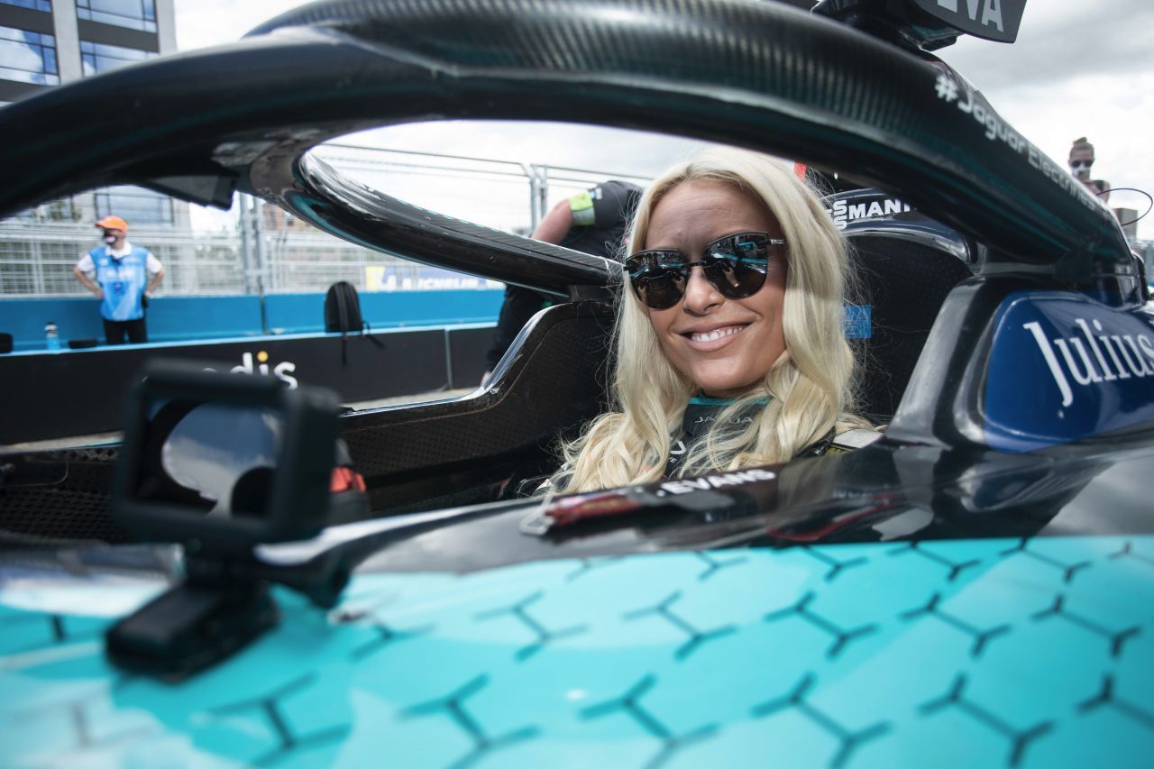 Eine Speed-Queen, die Jaguar Speed verleiht? Lindsey Vonn besuchte das Team – und brachte Glück.