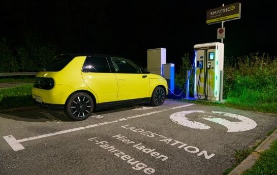 VERBRENNER GEHT – LADESTATIONEN KOMMEN - Verpflichtende Ladesäulen  alle paar Kilometer