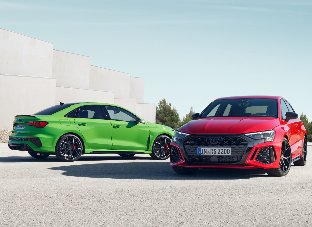 Das erste Fazit nach der RS 3-Premiere: Das Design (außen wie innen) und die Kraftübertragung (Torque Splitter, Semi-Slicks …) setzten in der neuen Generation zum Quantensprung an – und machen den RS 3 optisch wie fahrdynamisch bereit für große Auftritte.