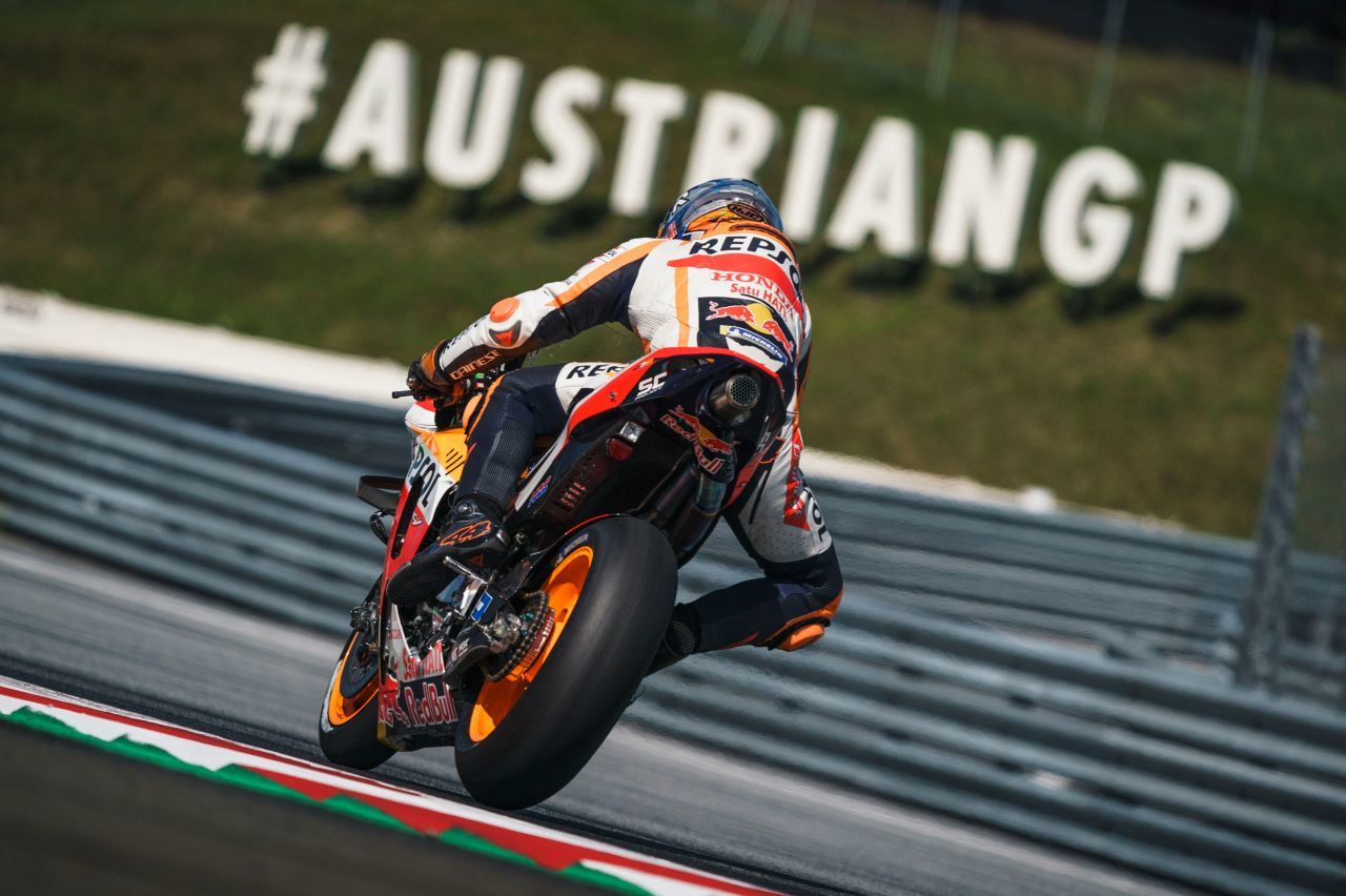 ...Pol Espargaro in die andere.