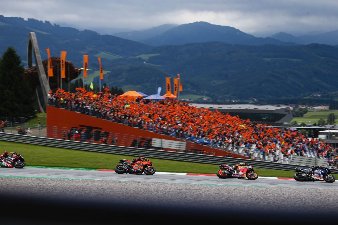 Die tollen Erfolge von KTM werden zehntausende österreichische Fans auf die Tribünen des Red Bull Rings locken.