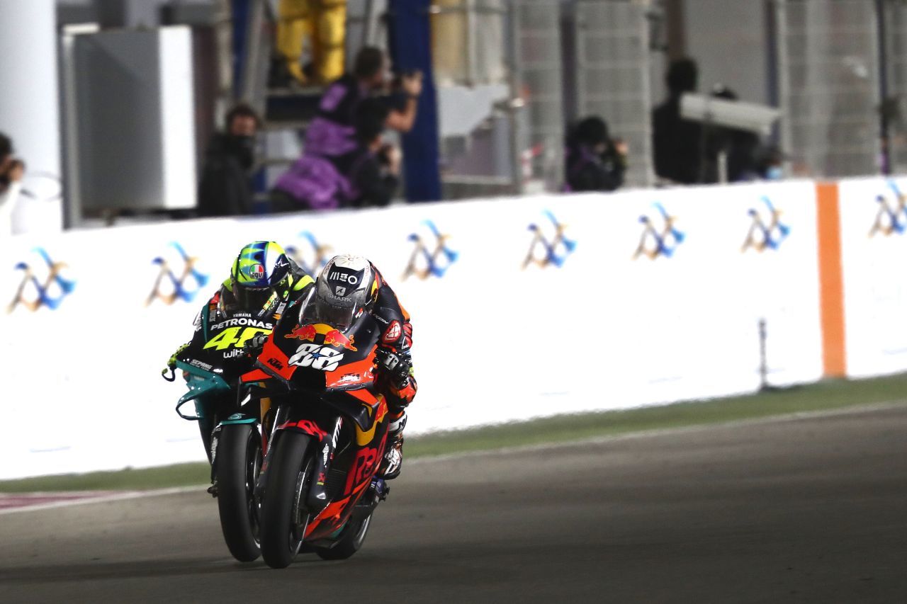 Die Generation von KTM-Star Miguel Oliveira macht Valentino längst das Leben schwer. Alles Leute, die ihn schon als KInder zutiefst verehrt hatten.