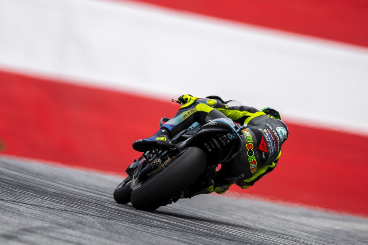 Ganz schön beweglich für einen Herren mit 42: Sonntag verabschiedet sich Österreich von Valentino Rossi. Kleiner Tipp: Seien Sie dabei!