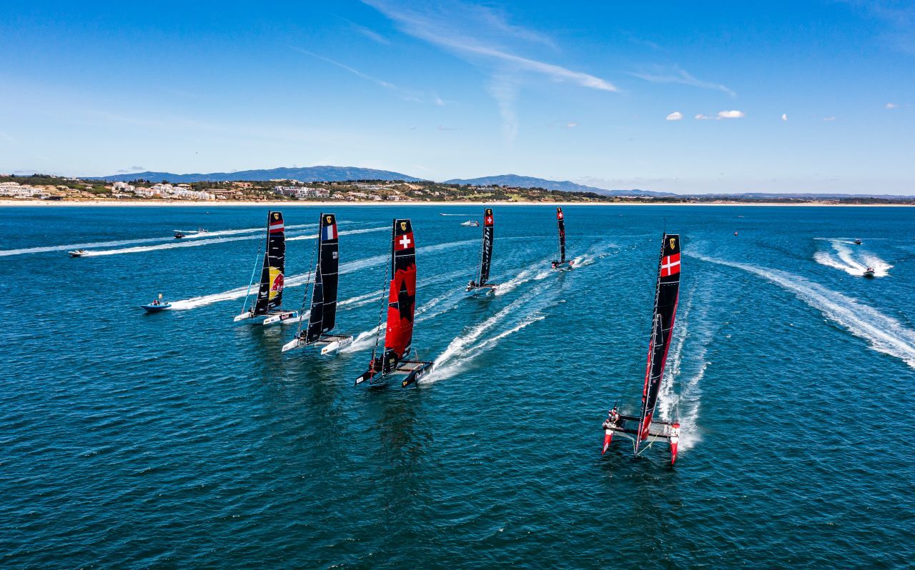 Keine Entwicklungs-Wettrennen, sondern nur welche, die sich auf dem Wasser abspielen: Die Normierung der GC32-Boote schließt Geheimniskrämerei und Materialschlachten aus.