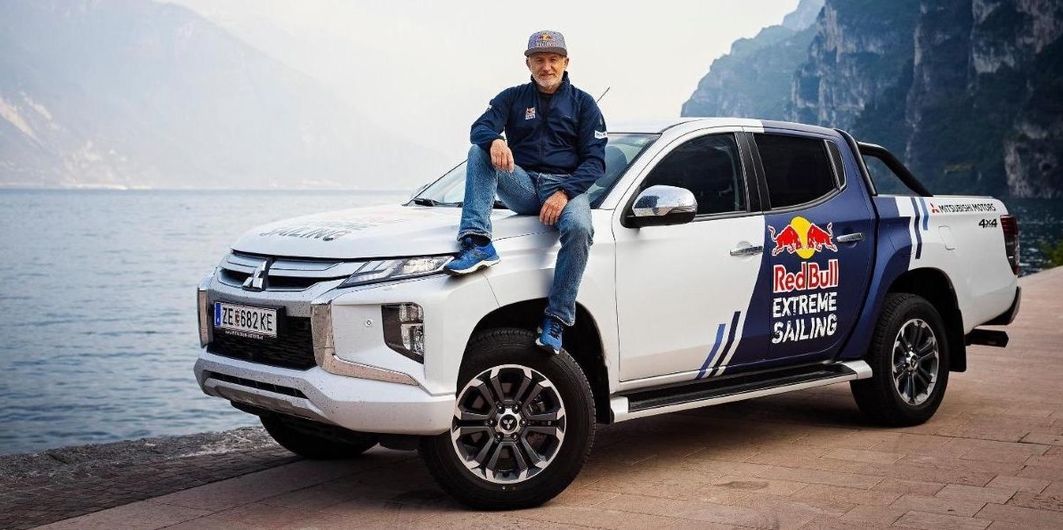 MITSUBISHI X RED BULL EXTREME SAILING TEAM