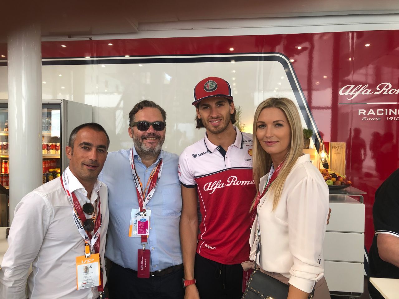 Interview mit Alfa-Pilot Antonio Giovinazzi: Das Leben im Fahrerlager ist der Niederösterreicherin vertraut.