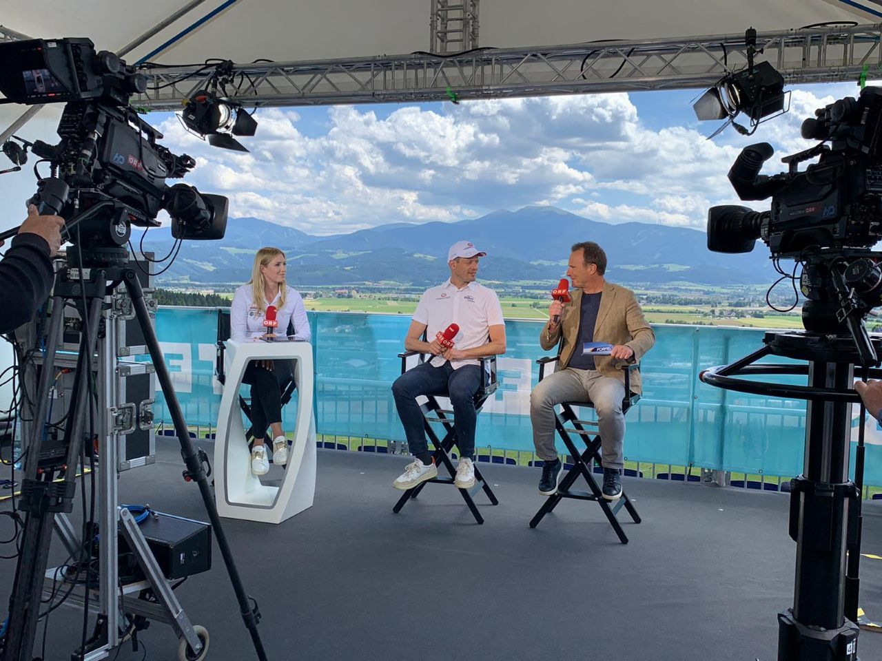 Gute Aussichten: Bianca Steiner ist dieses Wochenende für den ORF am Red Bull Ring in Spielberg im Einsatz.