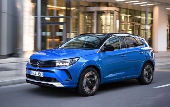 Opel verändert sein Kompakt-SUV beim Facelift grundlegend. - Schaut gleich ganz anders aus