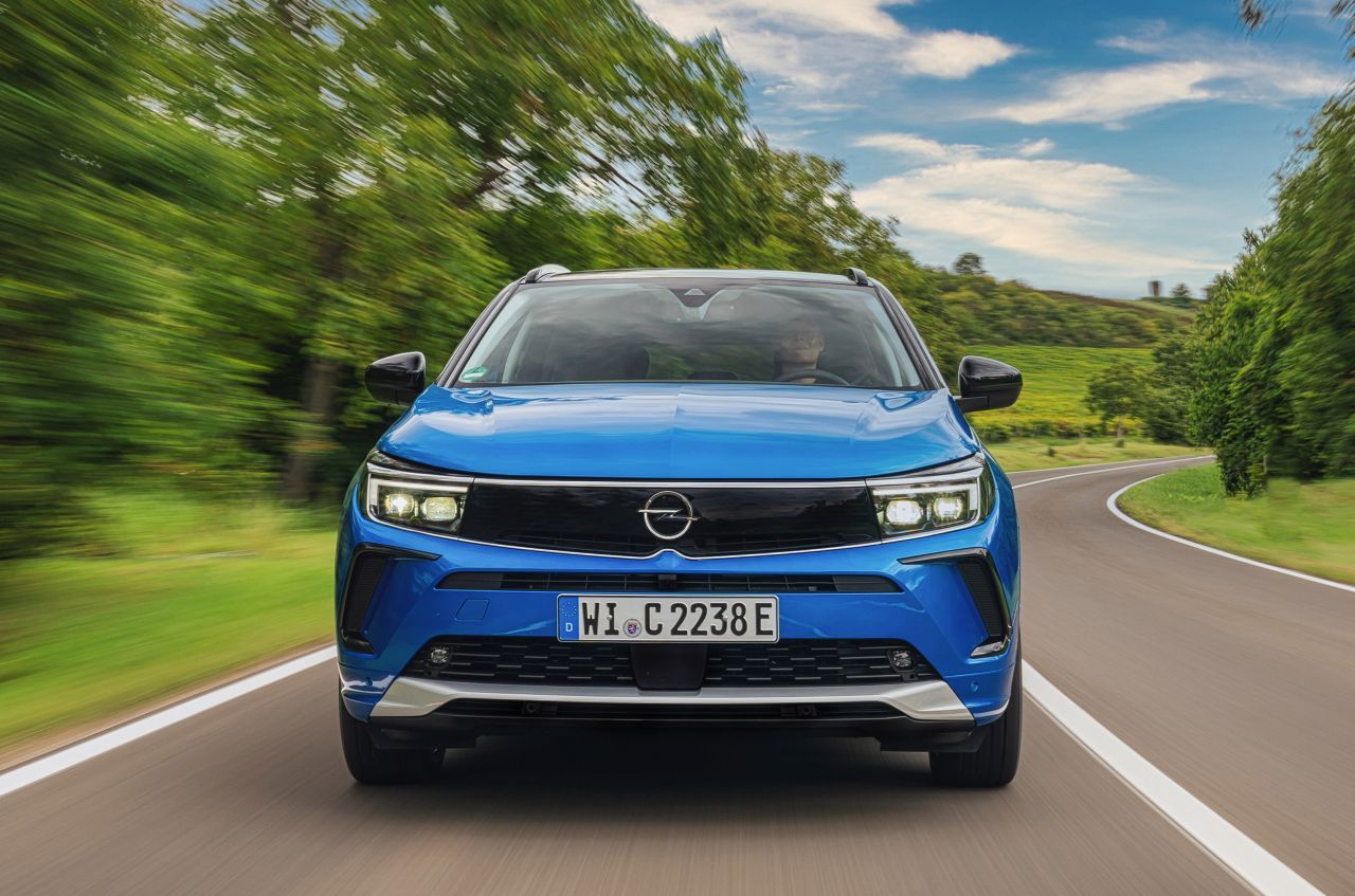 Nach dem Debüt im Mokka setzt Opel das neue Designkonzept jetzt eine SUV-Klasse weiter oben im Grandland um.