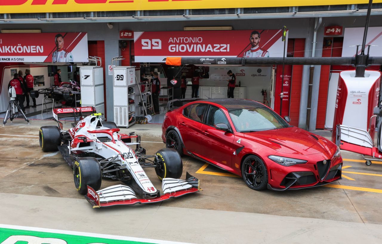 Die Wagen des Herrn Giovinazzi: der Alfa F1 und der Giulia GTAm.