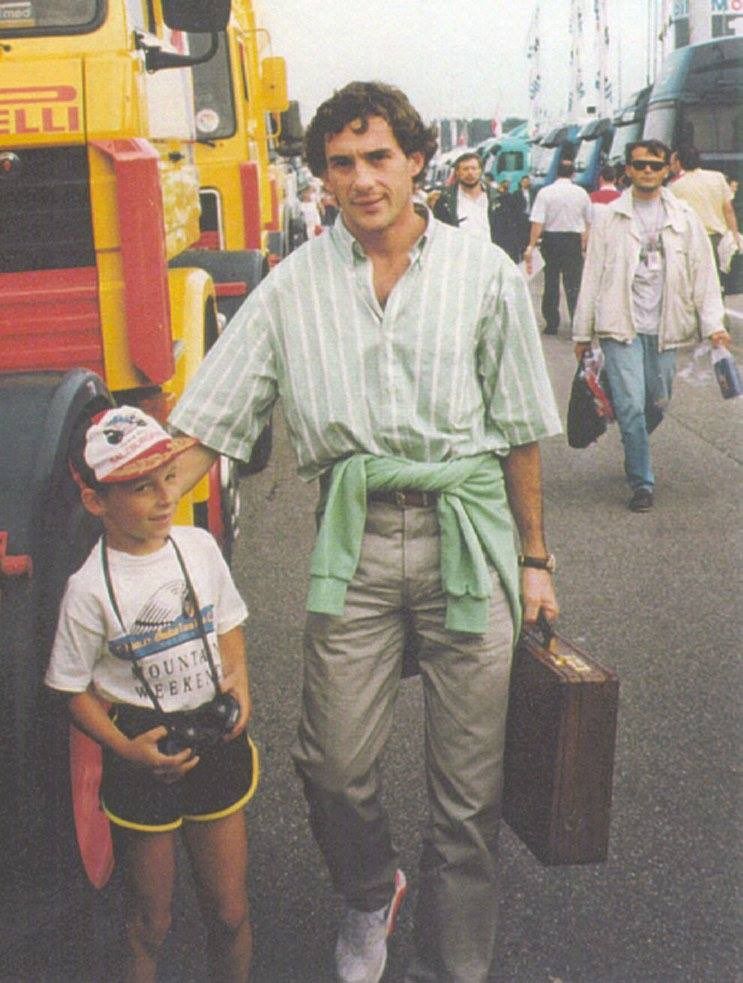 Christian Klien mit seinem Idol Ayrton Senna 1992 in Hockenheim.